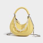 Petit sac à main à poignée en forme de demi-lune avec des perles et des chaînes pour femmes
