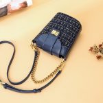 Geflochtene Mini Crossbody Bucket Bags aus Veganleder für Damen