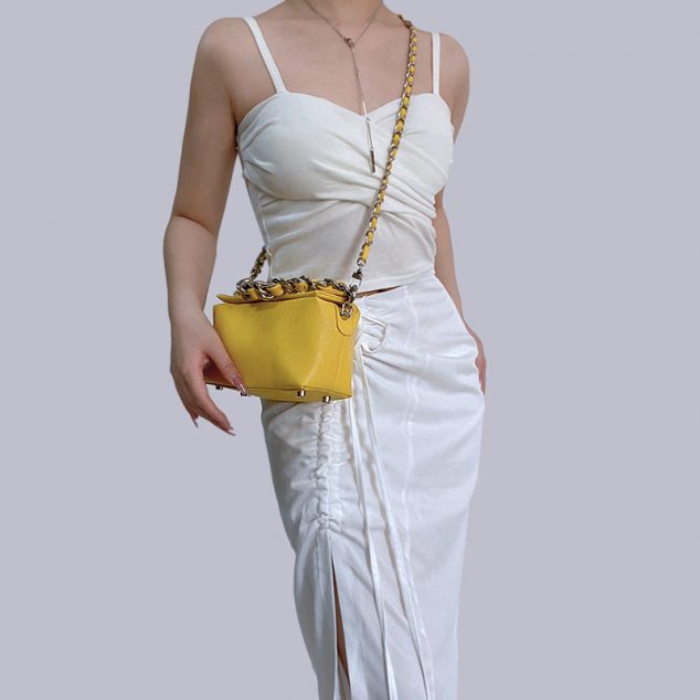 Sacs à bandoulière en cuir avec chaînes pour femmes