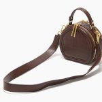 Women's Stone Grain Round Crossbody Handtasche in Braun