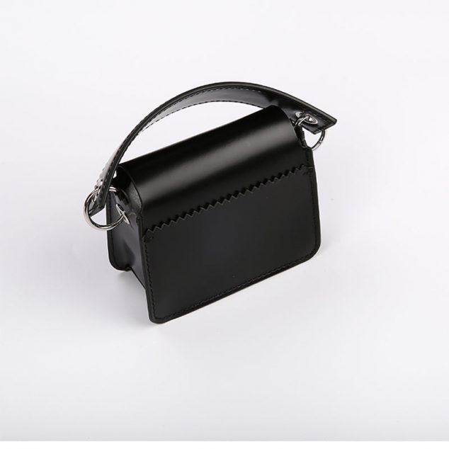 Women's Mini Chains Crossbody Bags in Black