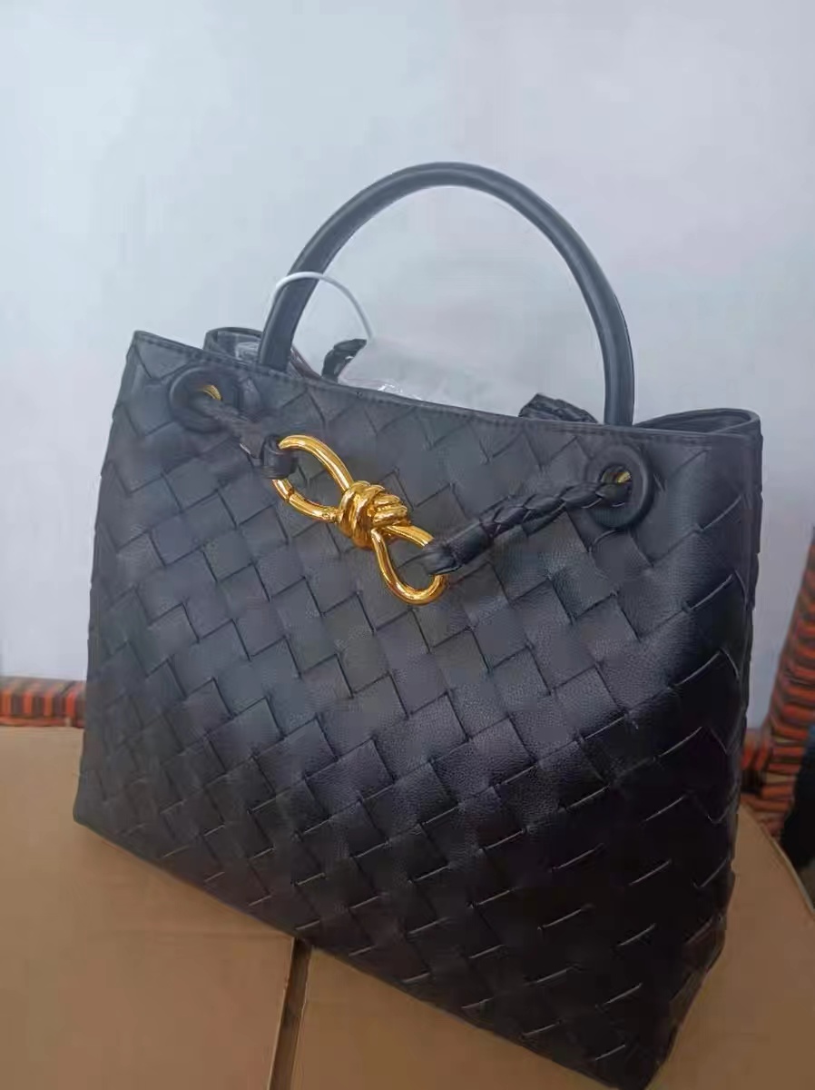 Women's Woven Leather Tote Bag with Diamond Pattern photo review