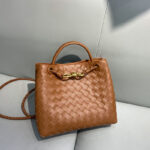 Women's Woven Leather Crossbody Top Handle Bag mit Diamanten-Muster