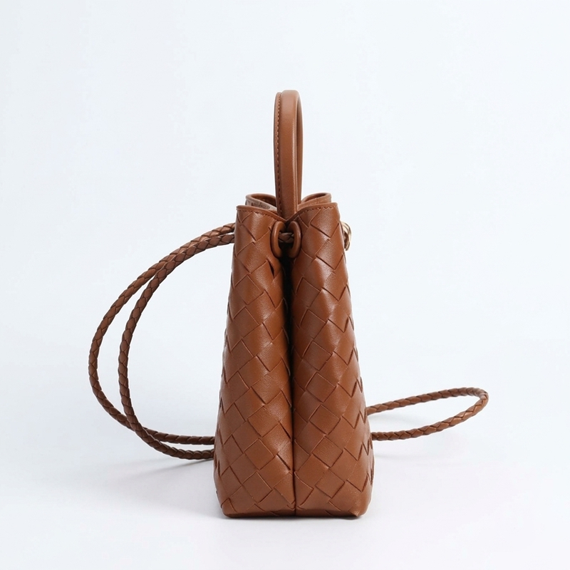 Women's Woven Leather Crossbody Top Handle Bag mit Diamanten-Muster