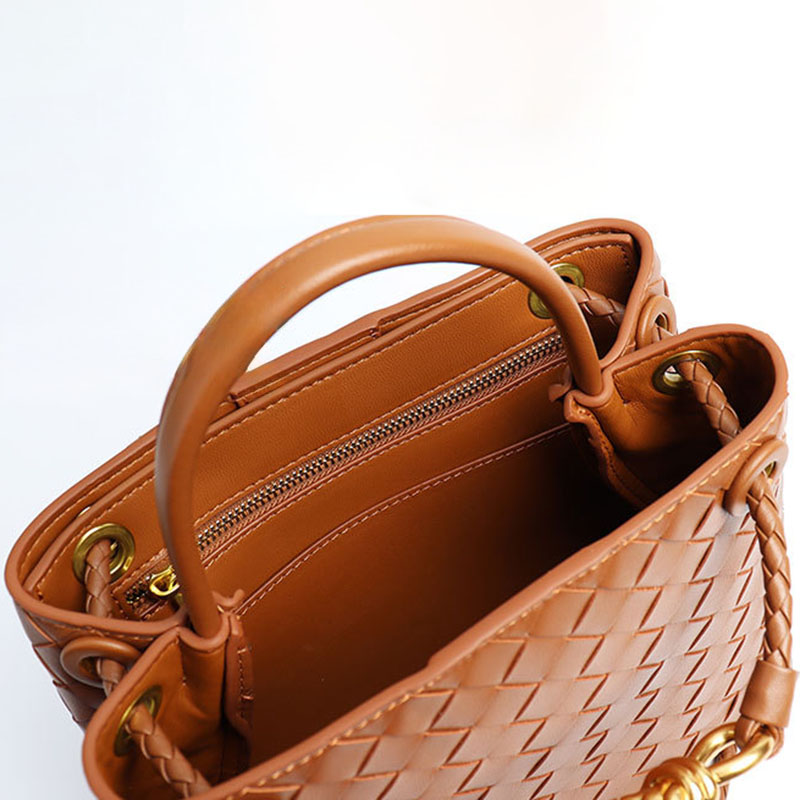 Women's Woven Leather Crossbody Top Handle Bag mit Diamanten-Muster