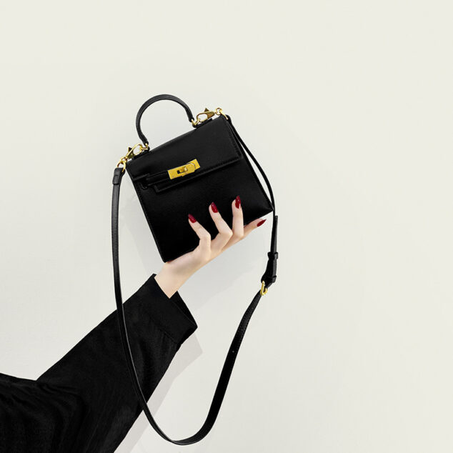 Petit sac à bandoulière en polyester pour femmes avec boucle de fermeture