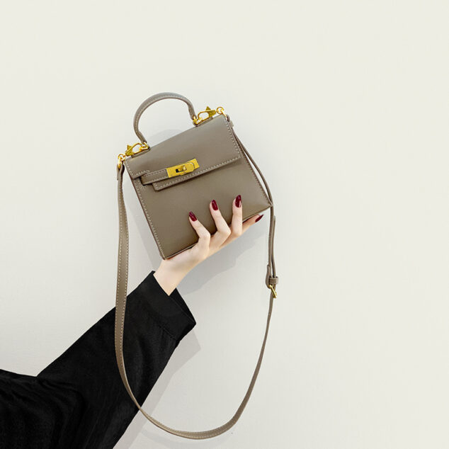 Petit sac à bandoulière en polyester pour femmes avec boucle de fermeture