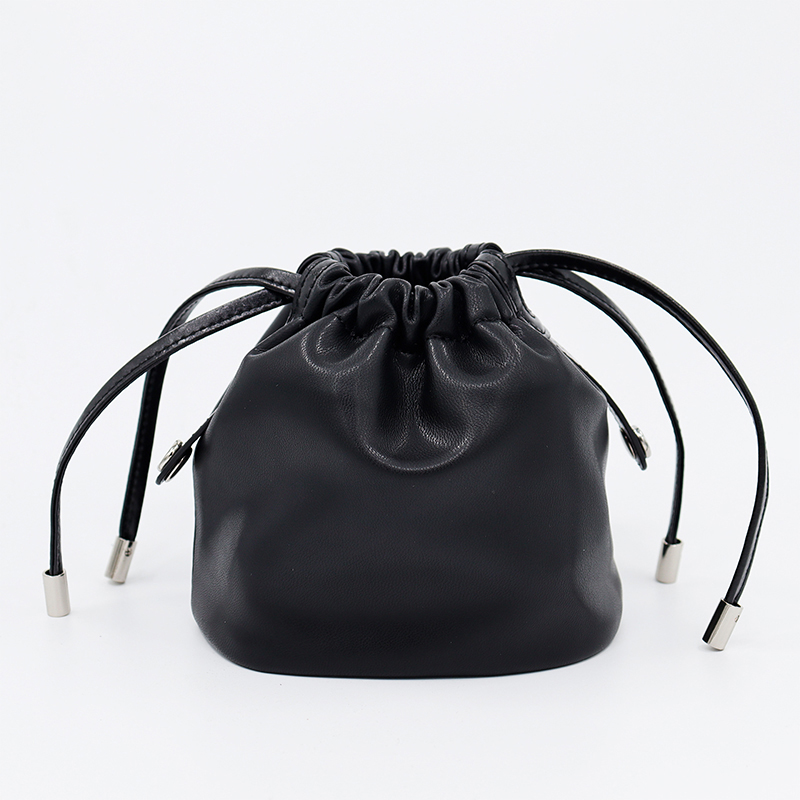 Bucket Bag aus gewebtem Leder mit Kordelzugverschluss für Frauen