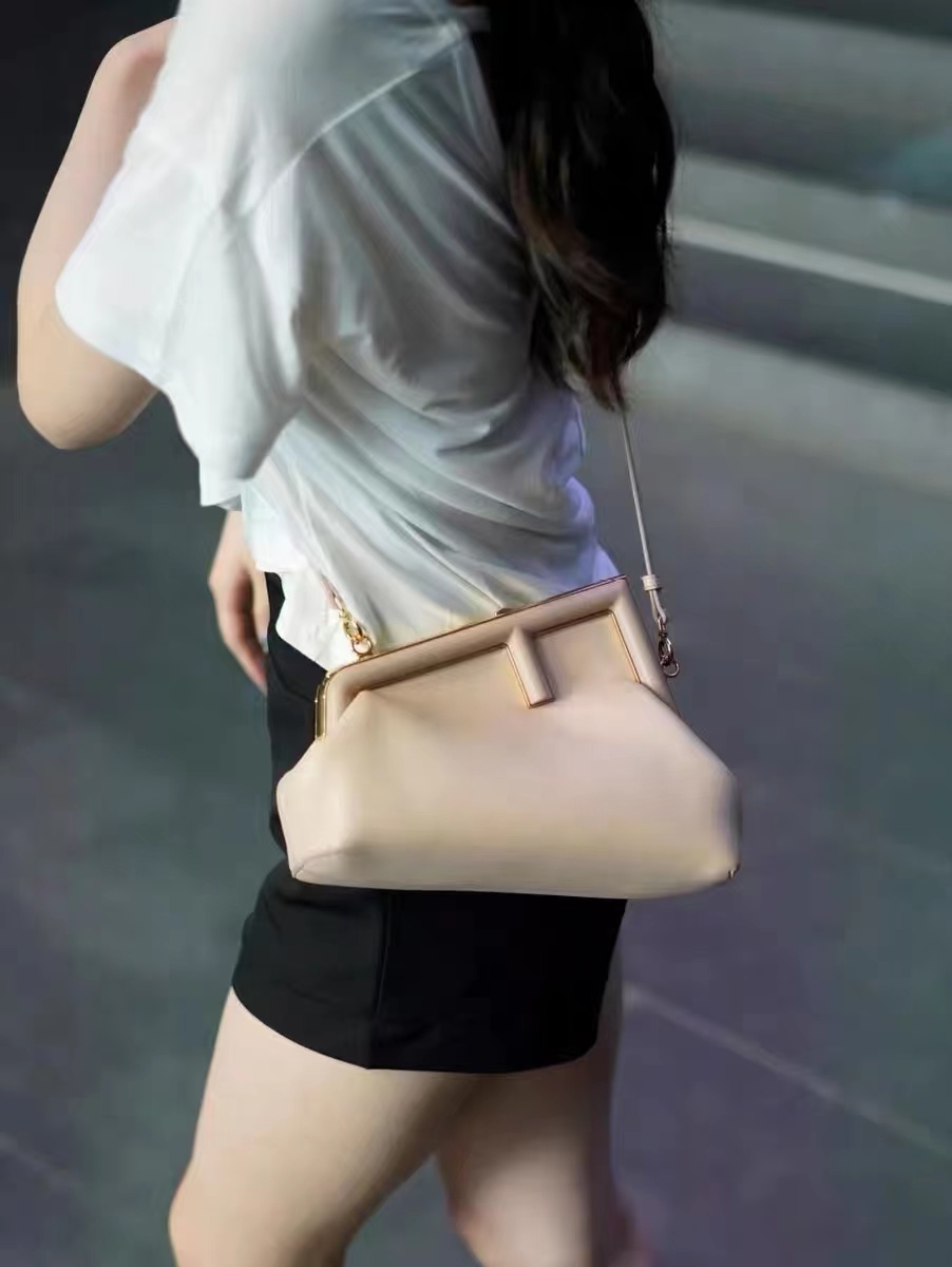 Women's Leather Irregular Clutch Bags photo review