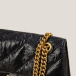 Schwarze Echtleder Quilted Chain Crossbody Tasche für Frauen mit Falten