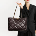 Sac fourre-tout en cuir véritable à chaîne matelassée pour femmes