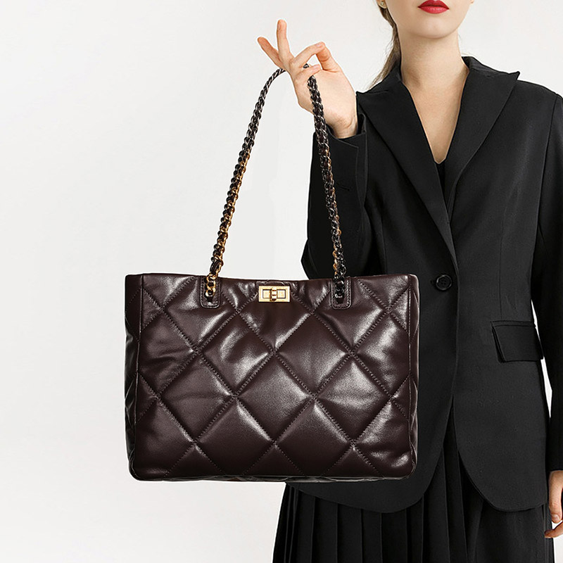 Sac fourre-tout en cuir véritable à chaîne matelassée pour femmes