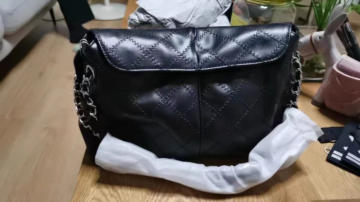 Women's Black Genuine Leather Quilted Chain Hobo Bag photo review
