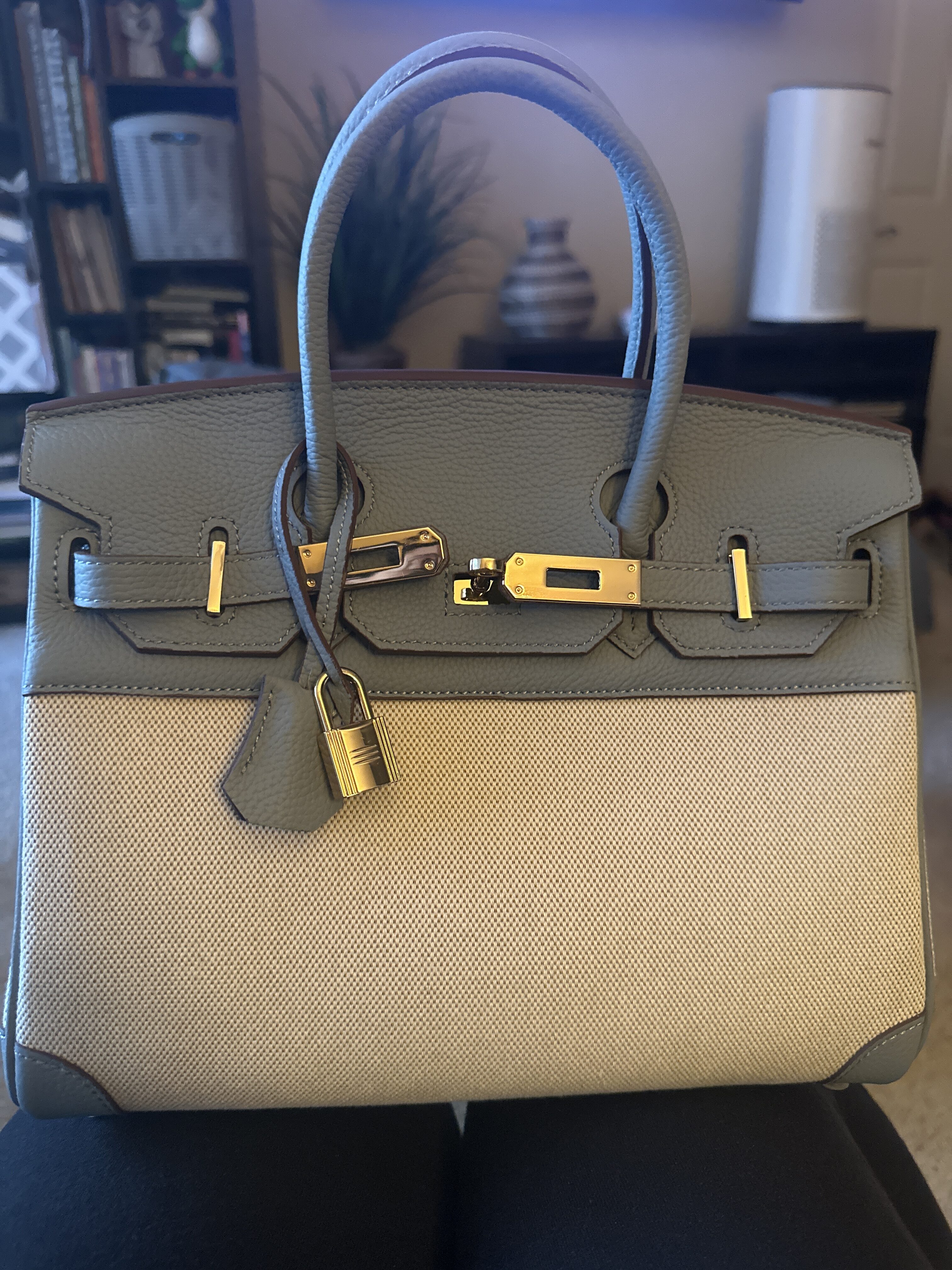 Zweifarbige Damen Leder & Segeltuch Top Handle Taschen photo review