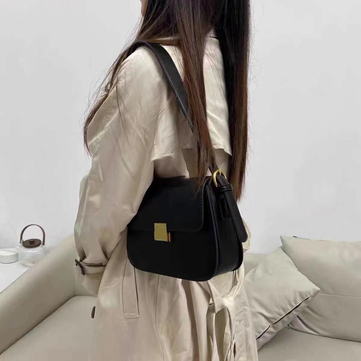 Women's Minimalism Messenger Bags in Genuine Leather photo review