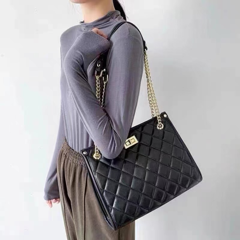 Women's Quilted Convertible Chains Tote Bags in Vegan Leather photo review