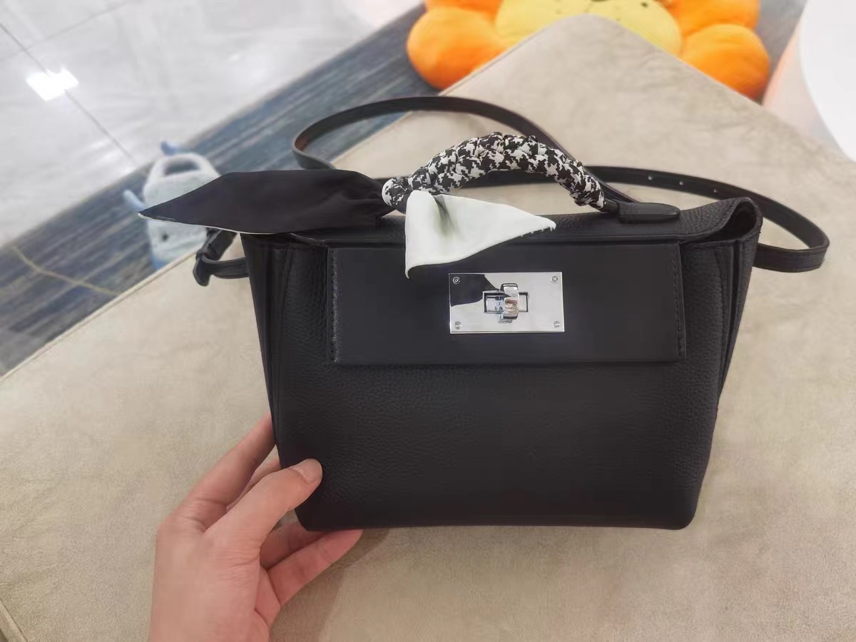 Mini sac à main en cuir véritable avec boucle de verrouillage pour le corps de la femme photo review