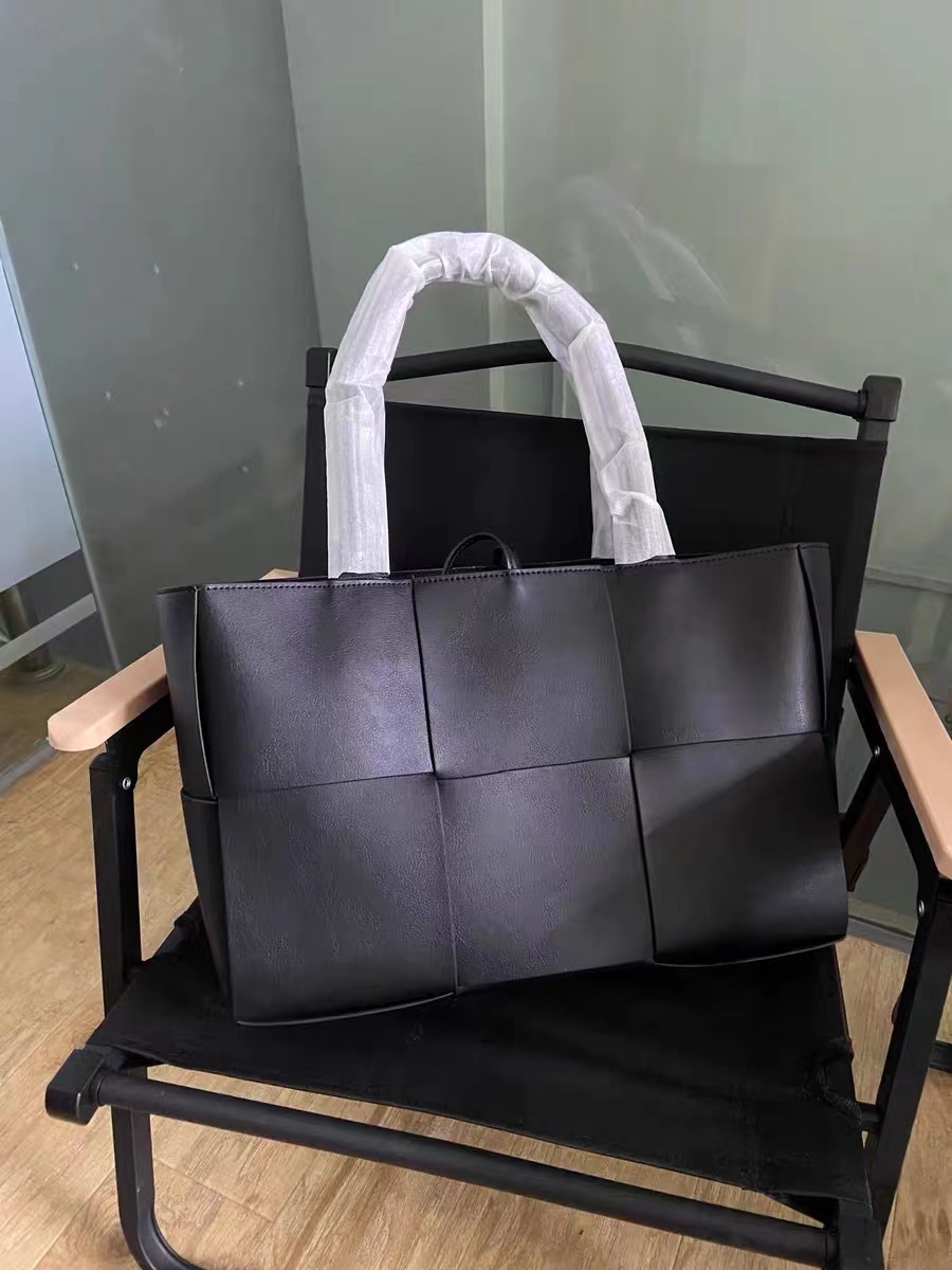 Women's Woven Large Genuine Leather Tote Bags photo review