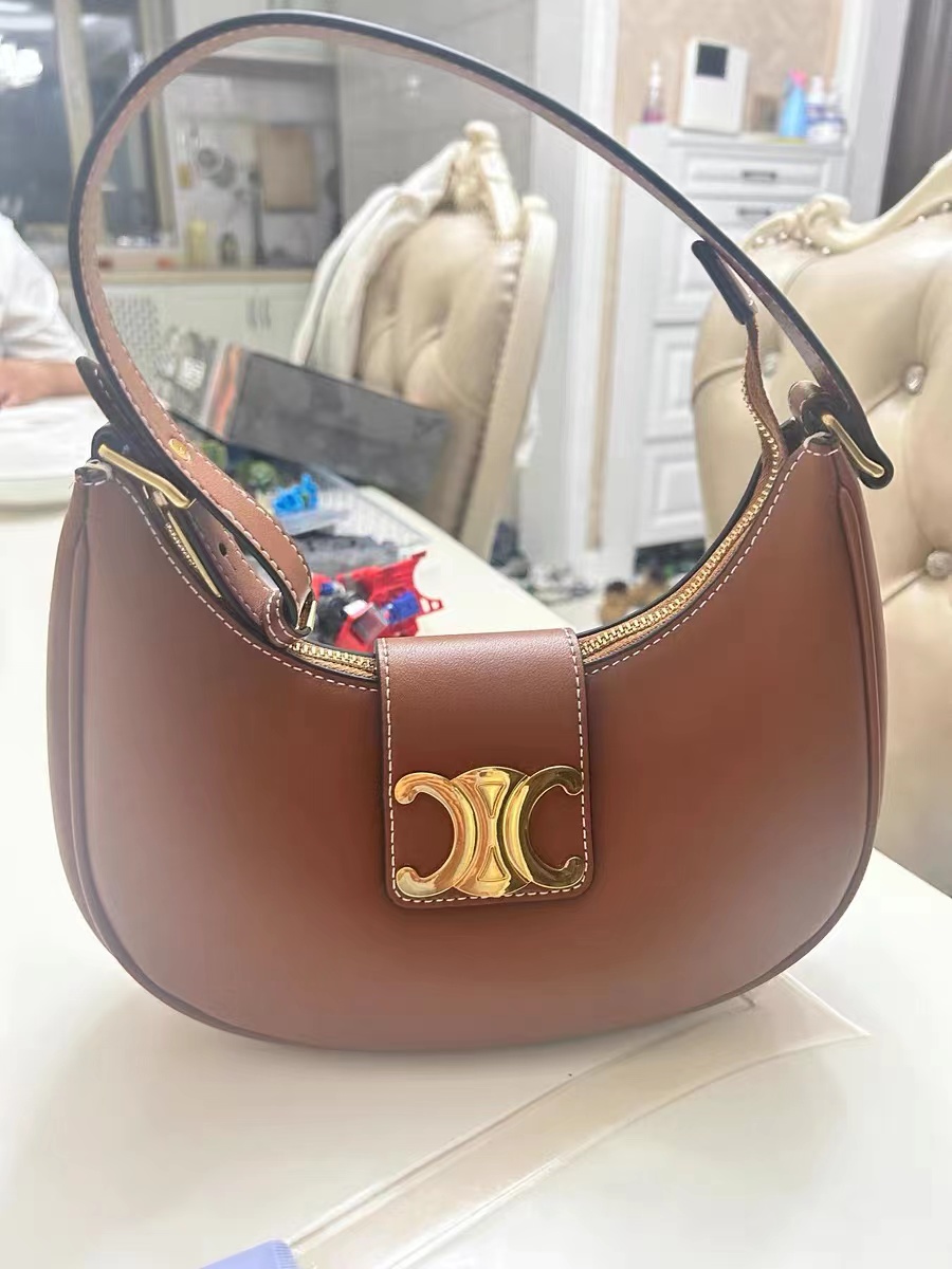 Women's Genuine Leather Minimalist Crossbody Bag with Magnetic Closure photo review