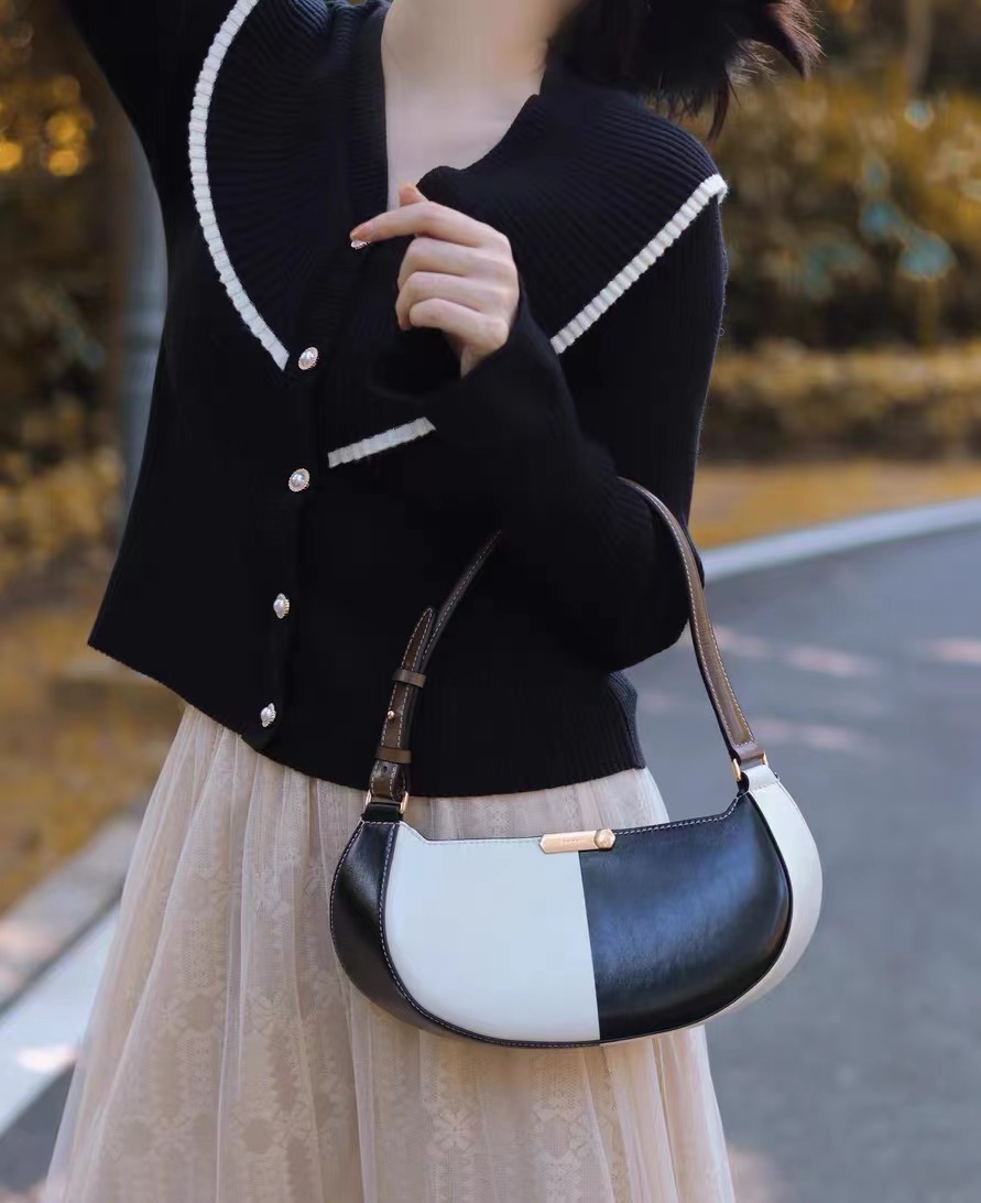 Schwarze und weiße Baguette-Taschen für Frauen aus echtem Leder photo review