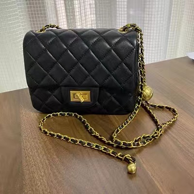 Women's Quilted Chains Crossbody Bags in Genuine Leather photo review