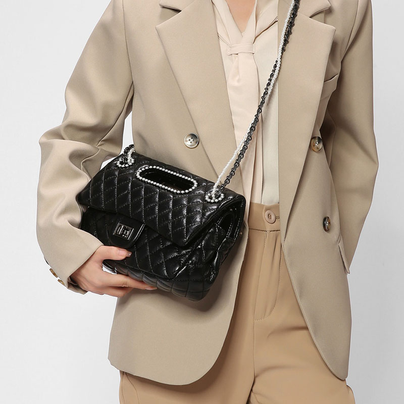 Women's Black Quilted Pearl Chain Crossbody Handbag