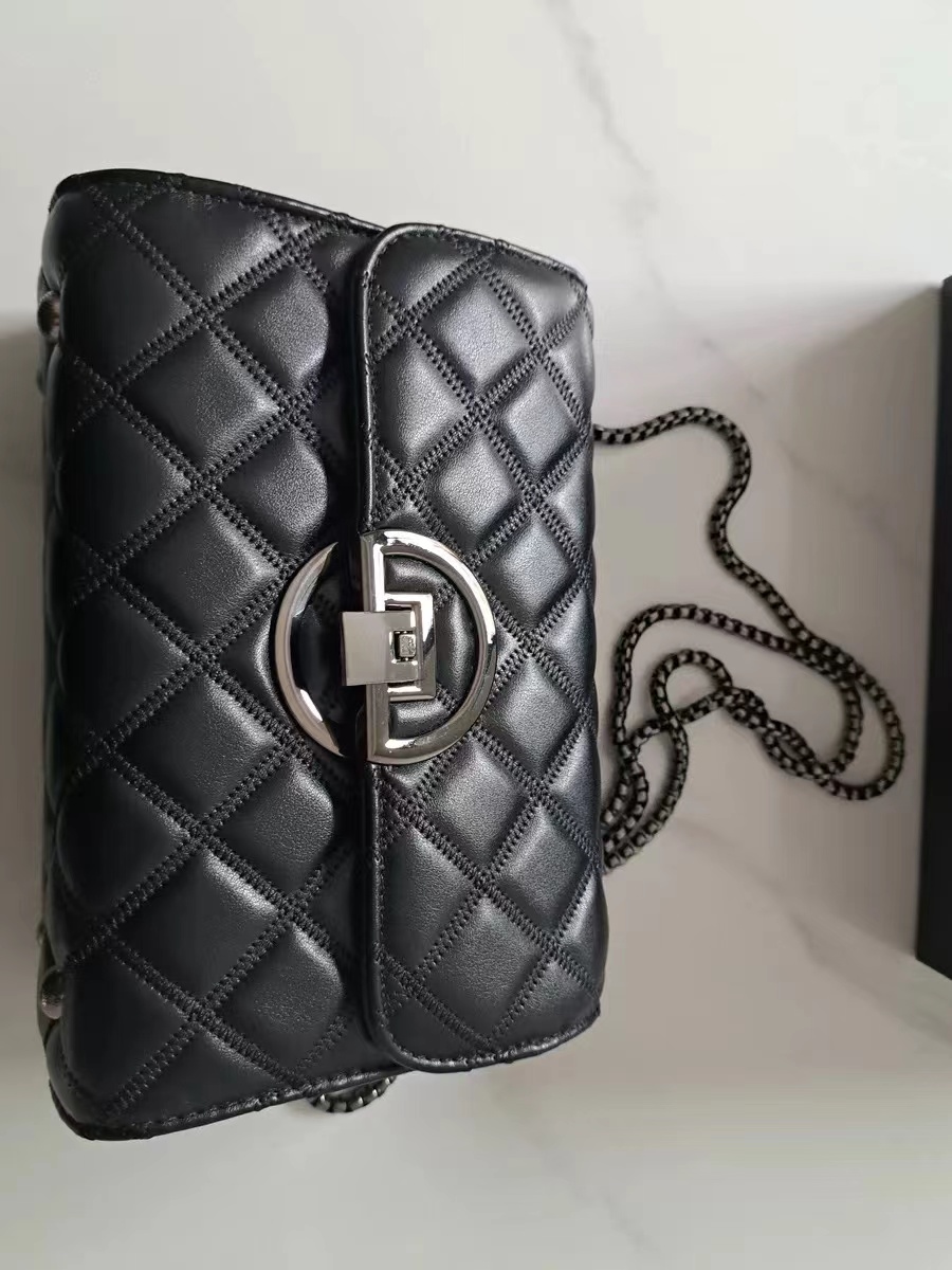 Women's Black Quilted Crossbody Bag in Vegan Leather photo review