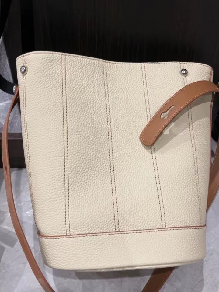 Women's Minimalist Genuine Leather Crossbody Bucket Bag photo review