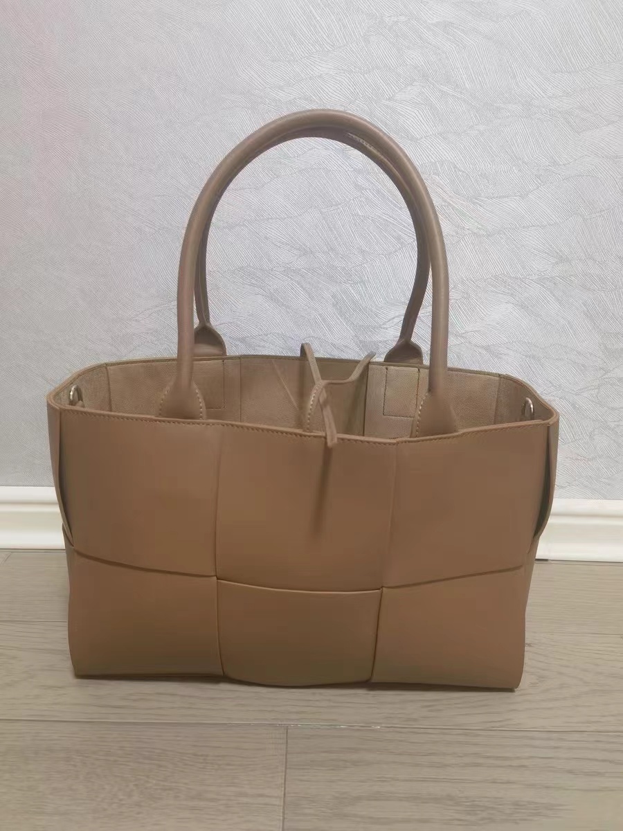 Women's Woven Large Genuine Leather Tote Bags photo review