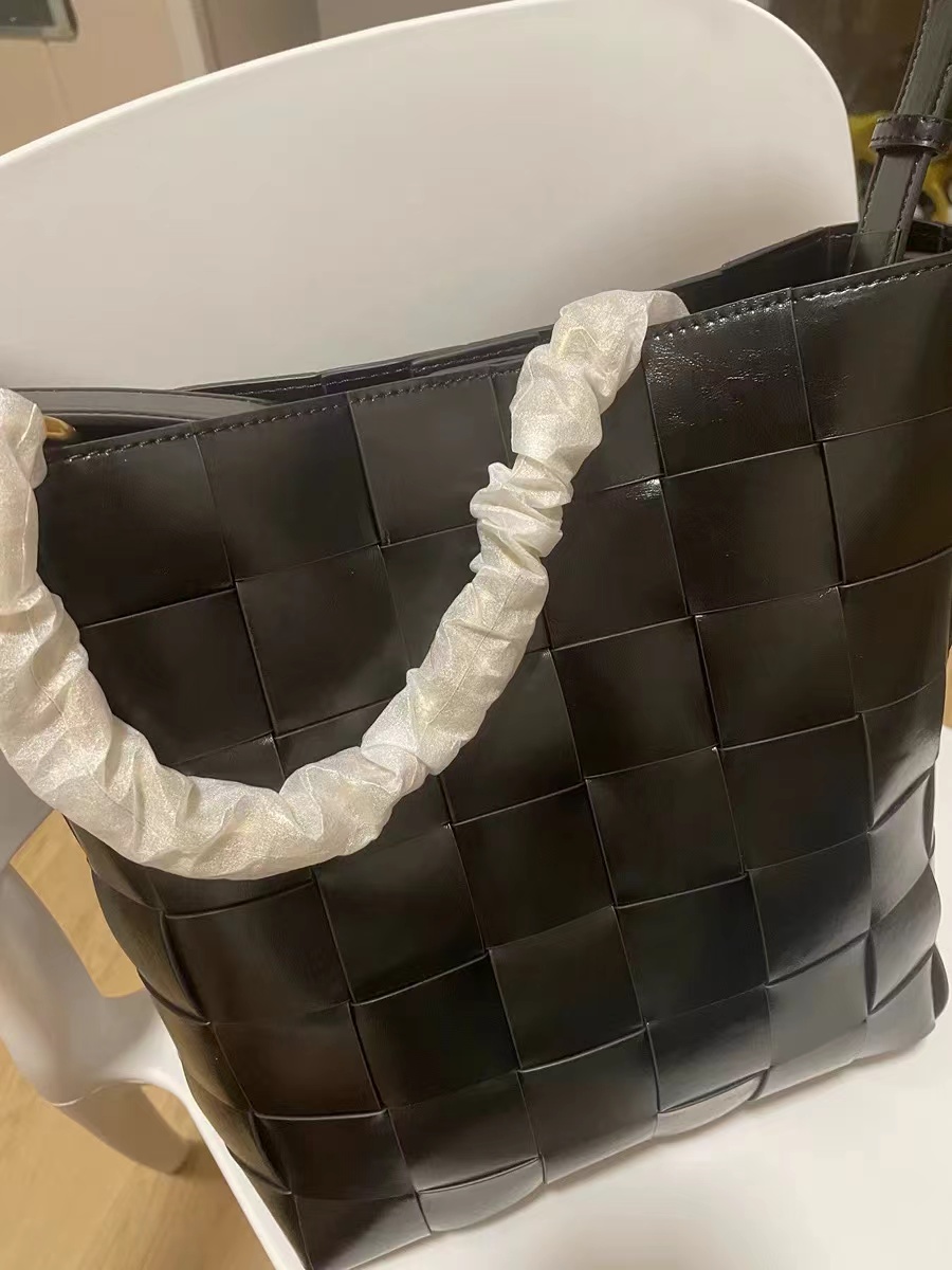 Women's Woven Tote Bags in Genuine Leather photo review