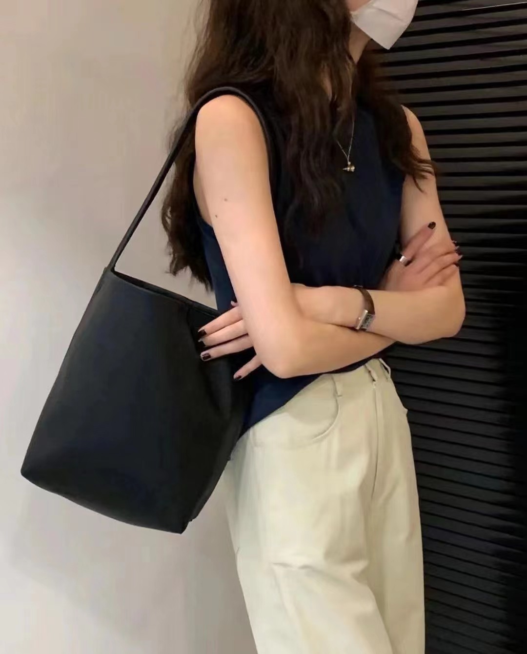 Women's Minimalist Genuine Leather Single Shoulder Bucket Bag photo review