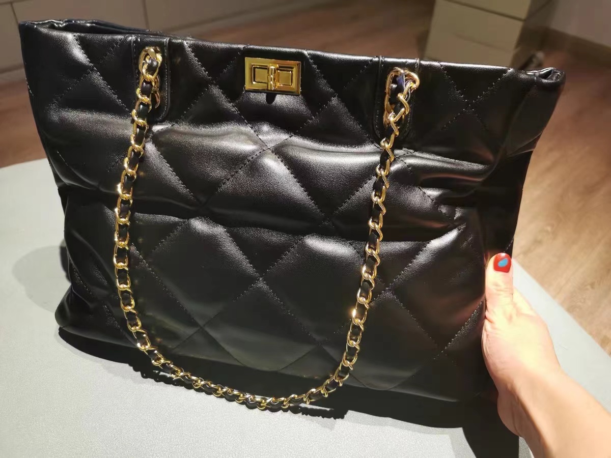 Women's Genuine Leather Quilted Chain Crossbody Tote Bag photo review