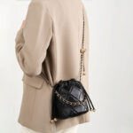 Women's Genuine Leather Quilted Drawstring Single Shoulder Crossbody Chain Bucket Bag