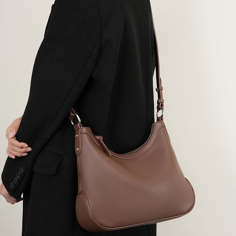 Women's Vintage Zipper Crossbody Baguette Bags in Genuine Leather