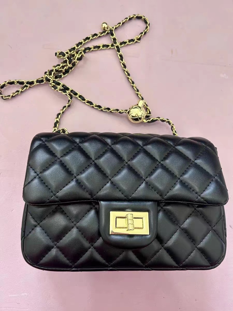 Women's Quilted Chains Crossbody Bags in Genuine Leather photo review