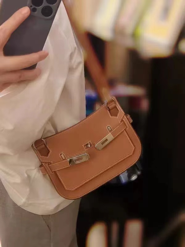 Women's Genuine Leather Lock Buckle Crossbody Baguette Bag photo review