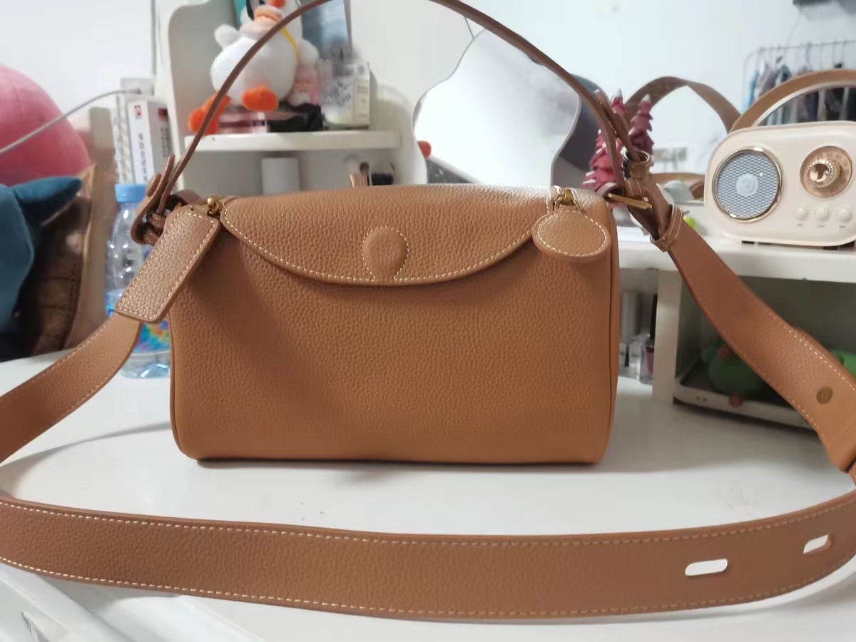 Women's Minimalist Leather Zipper Closure Hobo Bag with Crossbody Strap photo review