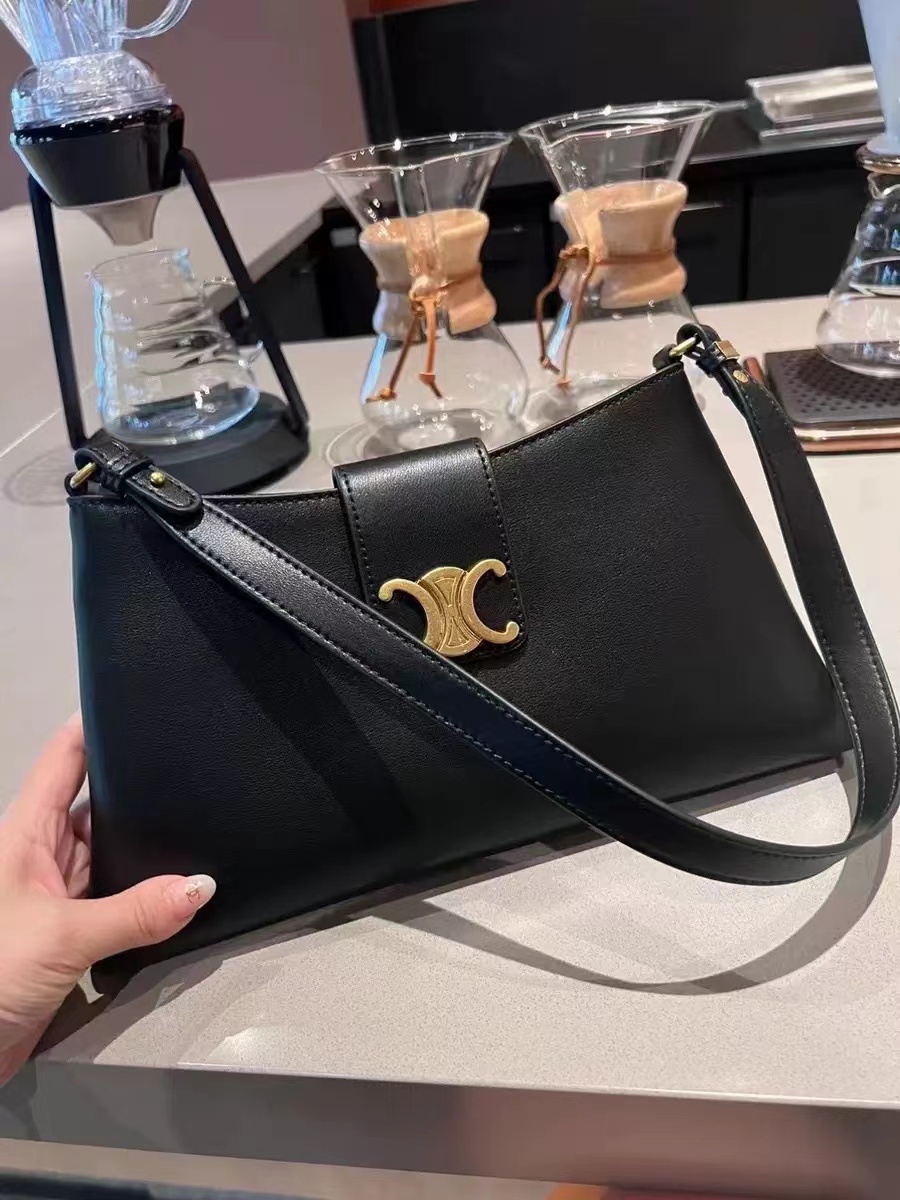 Women's Genuine Leather Trapezoid Magnetic Closure Baguette Bag photo review