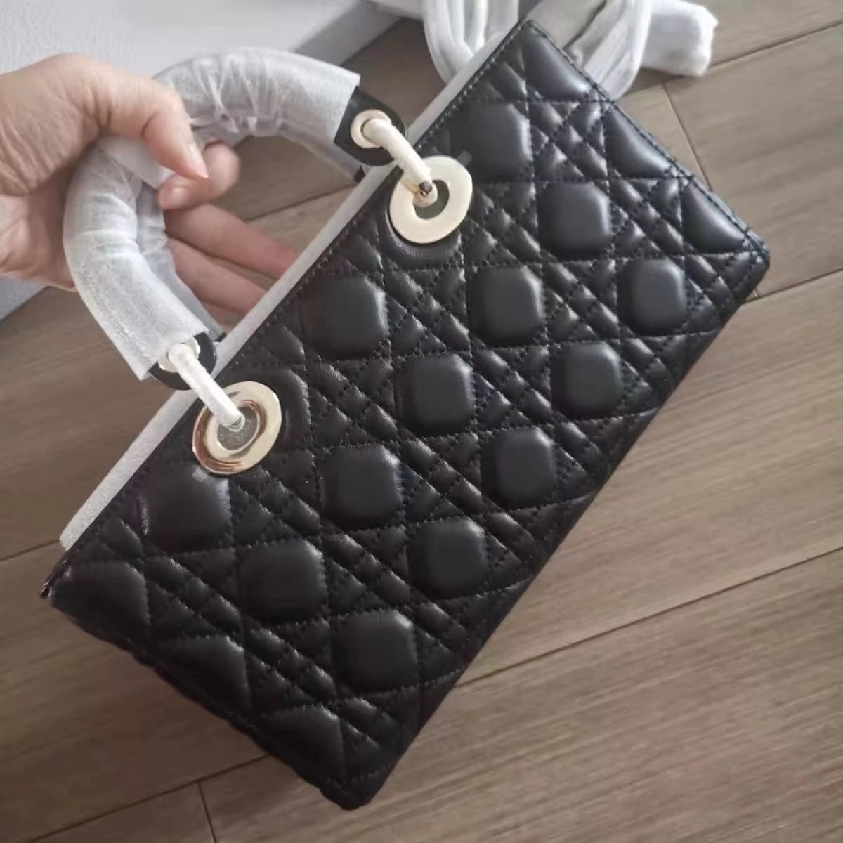 Women's Genuine Leather Quilted Chain Tote Handbag photo review