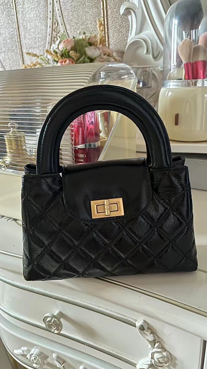 Women's Small Black Leather Quilted Crossbody Chain Handbag photo review