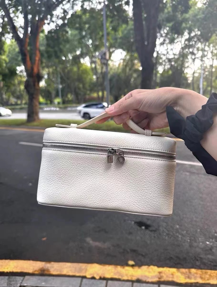 Women's Genuine Leather Minimalist Zipper Crossbody Top Handle Box Bag photo review