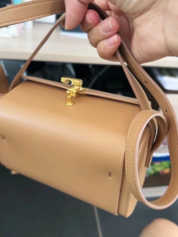 Women's Vintage Genuine Leather Crossbody Box Bag photo review