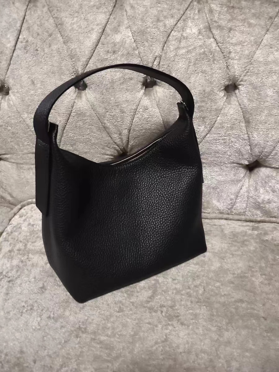 Sac hobo en cuir minimaliste avec bandoulière pour femmes photo review