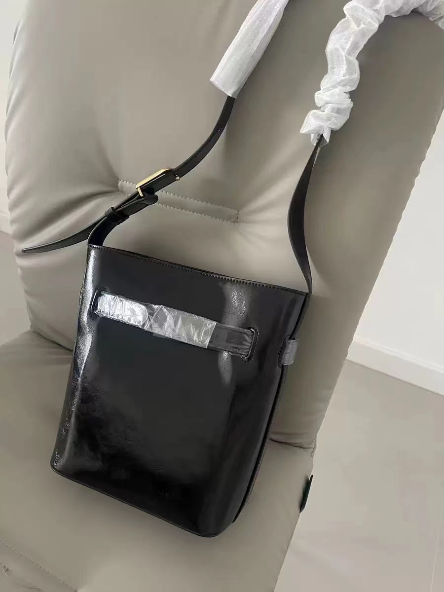 Women's Genuine Leather Minimalist Crossbody Shoulder Bucket Bag photo review