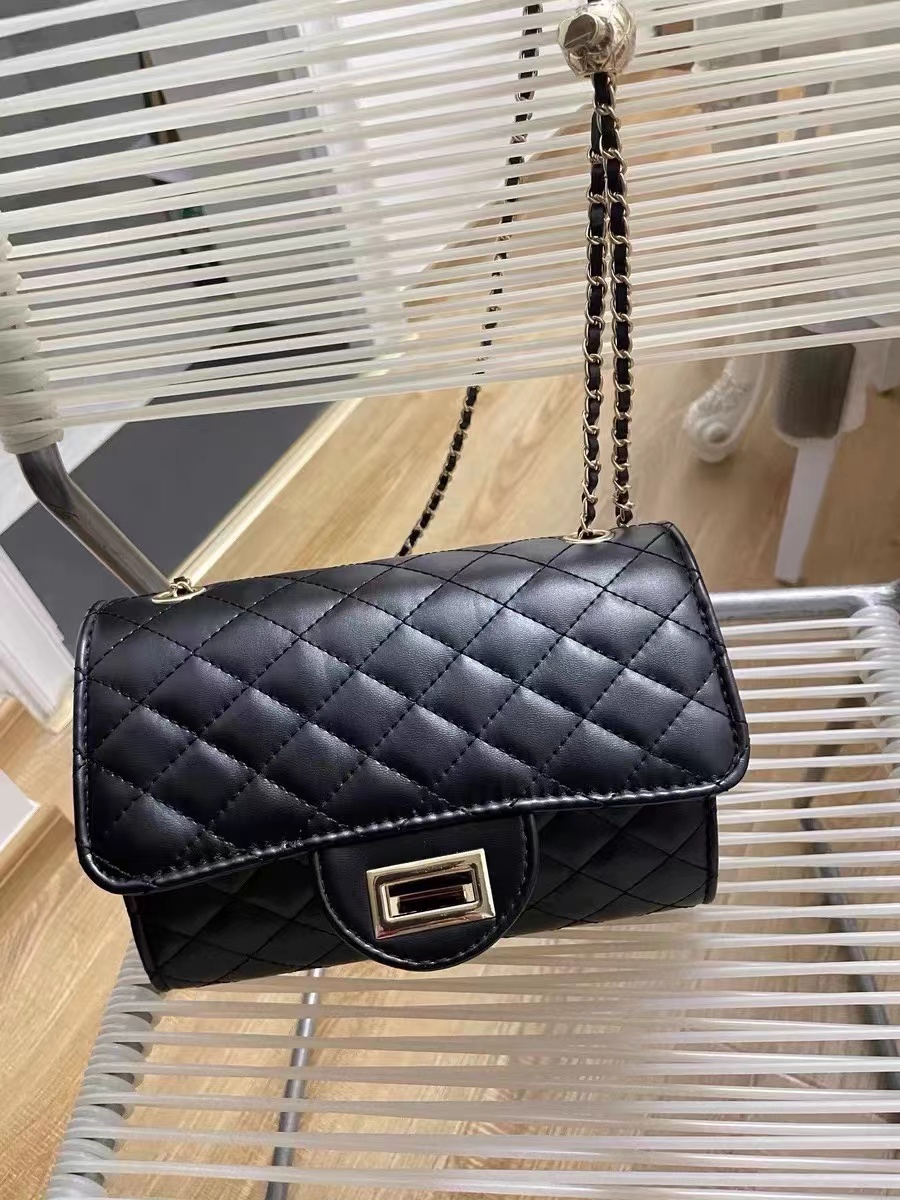 Women's Genuine Leather Quilted Button Chain Shoulder Crossbody Bag photo review