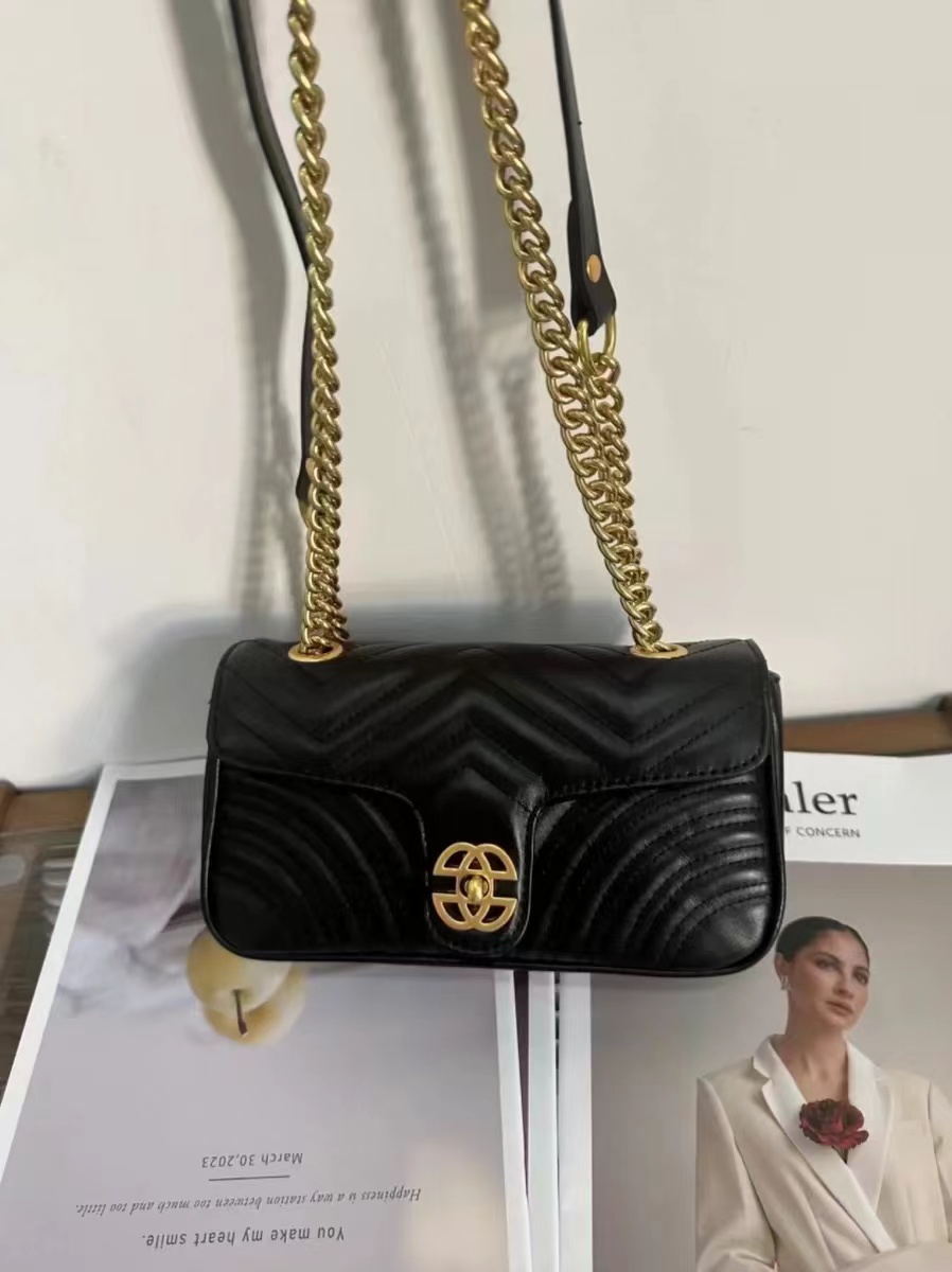Women's Black Genuine Leather Quilted Chain Crossbody Shoulder Bags photo review
