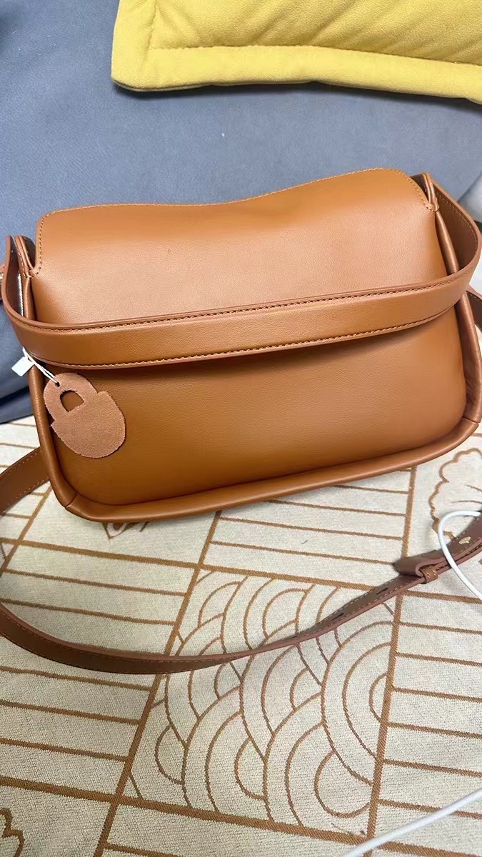 Women's Genuine Leather Dumpling Shape Single Shoulder Crossbody Handbag photo review