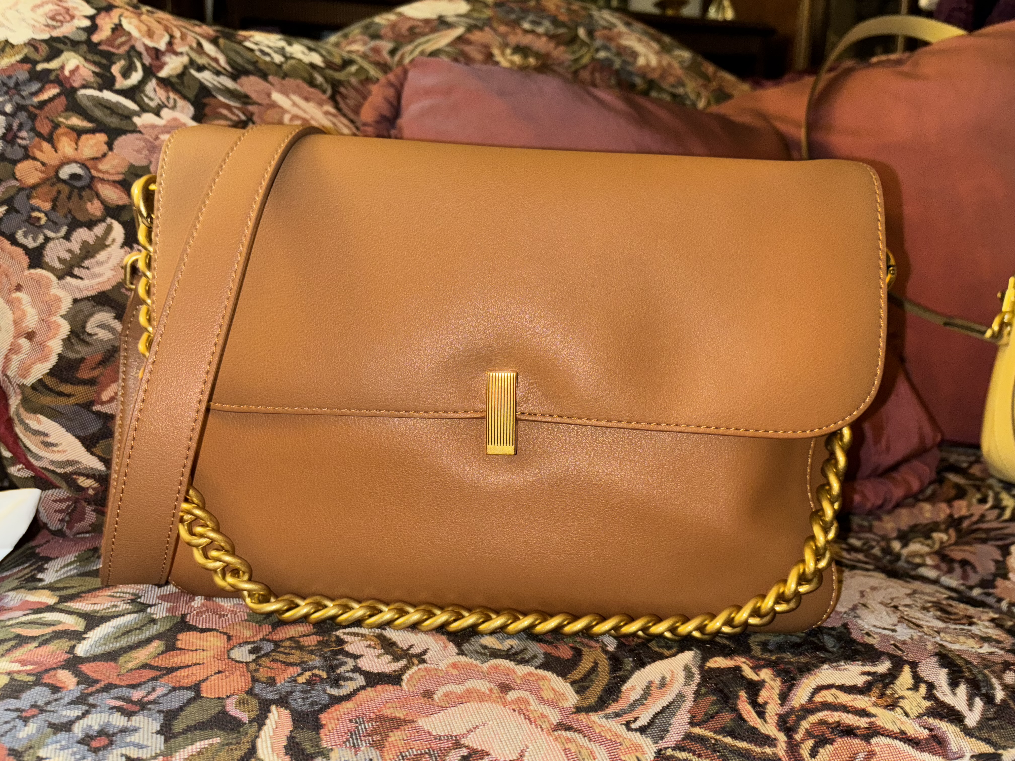 Women's Soft Leather Lock Chain Shoulder Crossbody Bag With Minimalist photo review