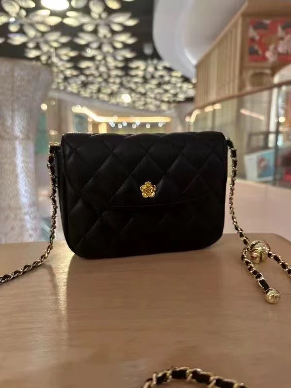 Women's Black Genuine Leather Vintage Quilted Chain Crossbody Shoulder Bag photo review