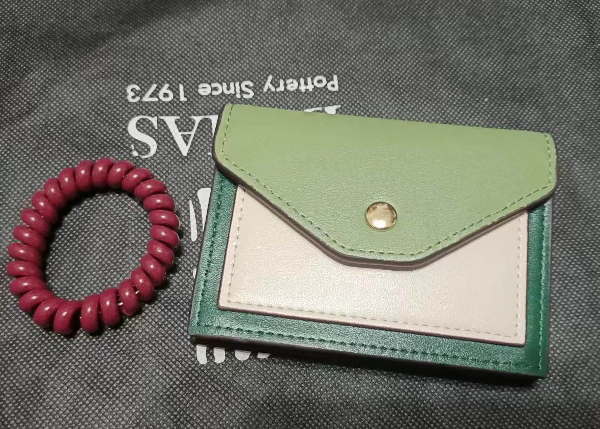Mini porte-monnaie enveloppe en cuir végétal pour femmes photo review